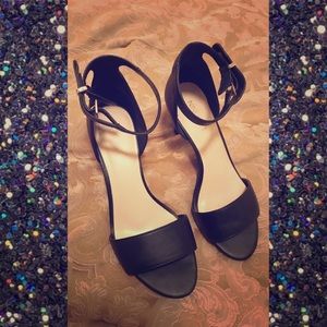 🖤 Nine West Simple Black Heel 🖤 Size 7 •